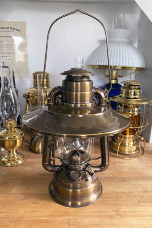 Antique_Shade_Refector_Hurricane_Lantern