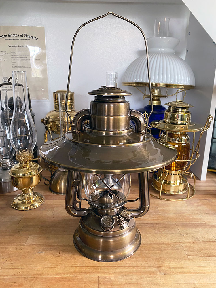 Antique_Shade_Refector_Hurricane_Lantern